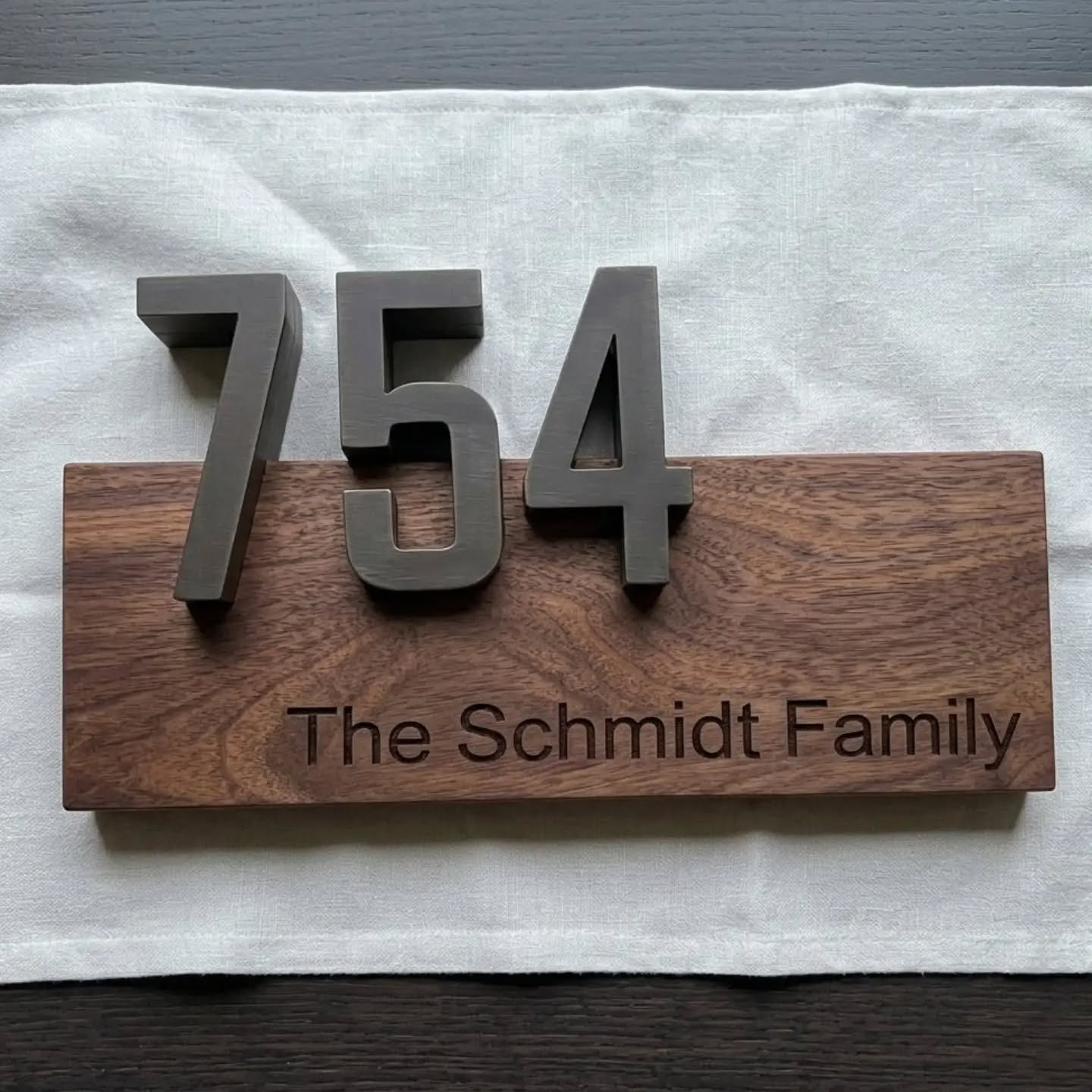 Individuelles Hausnummernschild aus Aluminiumverbund